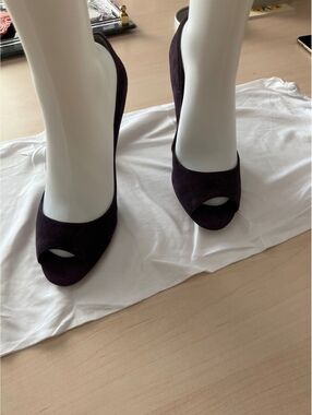 New Condition Anne Klein Purple Suede Peep Toe Pumps Size 8